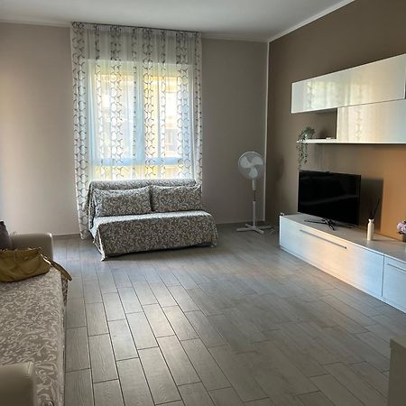 Appartamento Veronica, Per Lavoro E Relax Corsico Zewnętrze zdjęcie